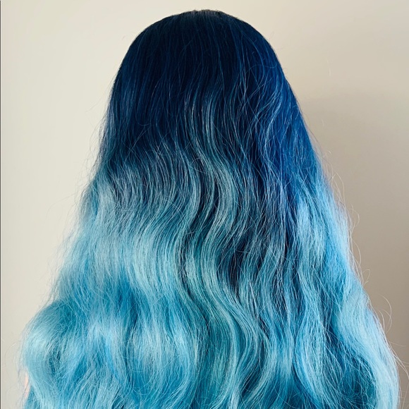 A Very Pretty 28” Blue Lace Front Synthetic Wig - Picture 10 of 11